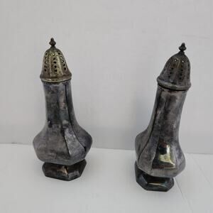 Vintage Reed& Barton sterling salt and pepper shakers stamped 780